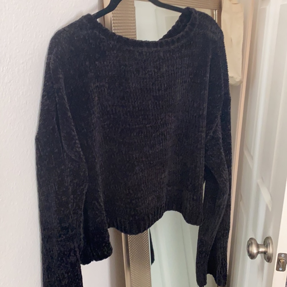 black sweater - Picture 4 of 4